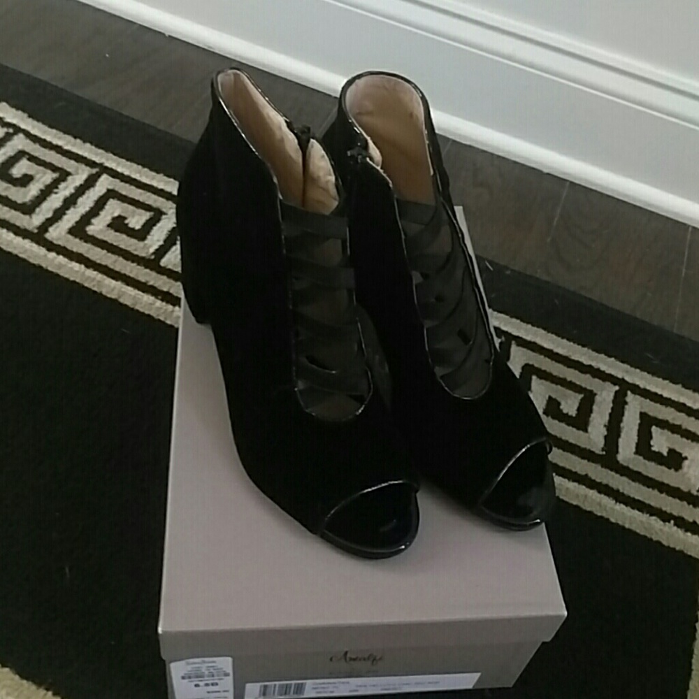 Amalfi pumps,velvet and leather,nwt,gorgeous!!